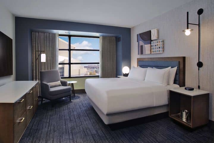 Room 18 of 80