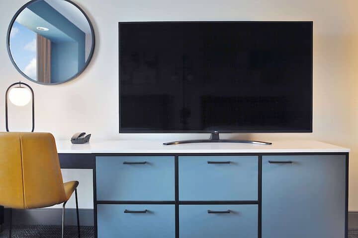 Room 10 of 80
